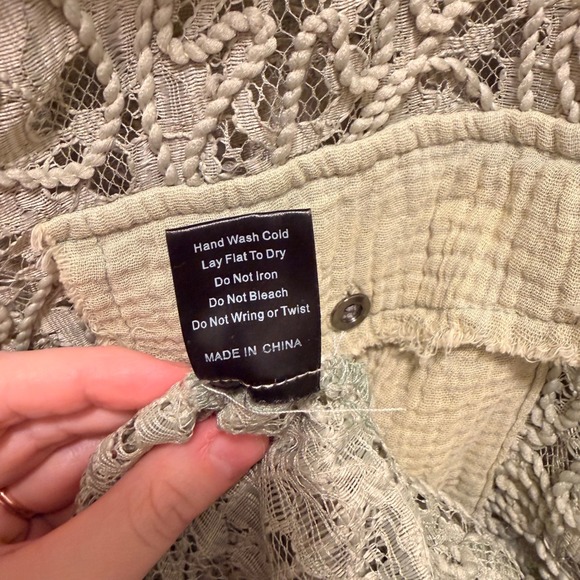 POL Lace Crochet Raw Hem Distressed Button Down Shirt Green Size S - Picture 14 of 14